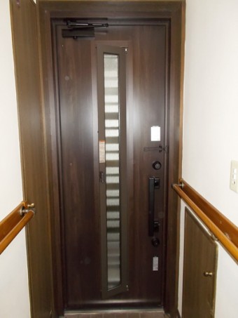 LIXILリシェントとリジェーロαでドアのお取替え